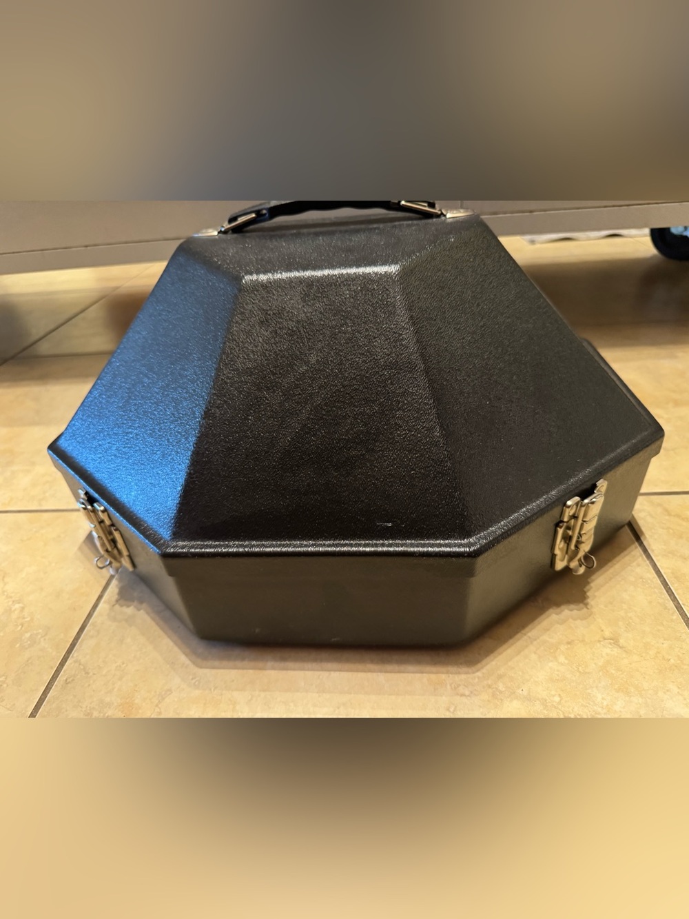 Hat Case - Stetson or Western  lockable latch; mirrored; travel protective  box